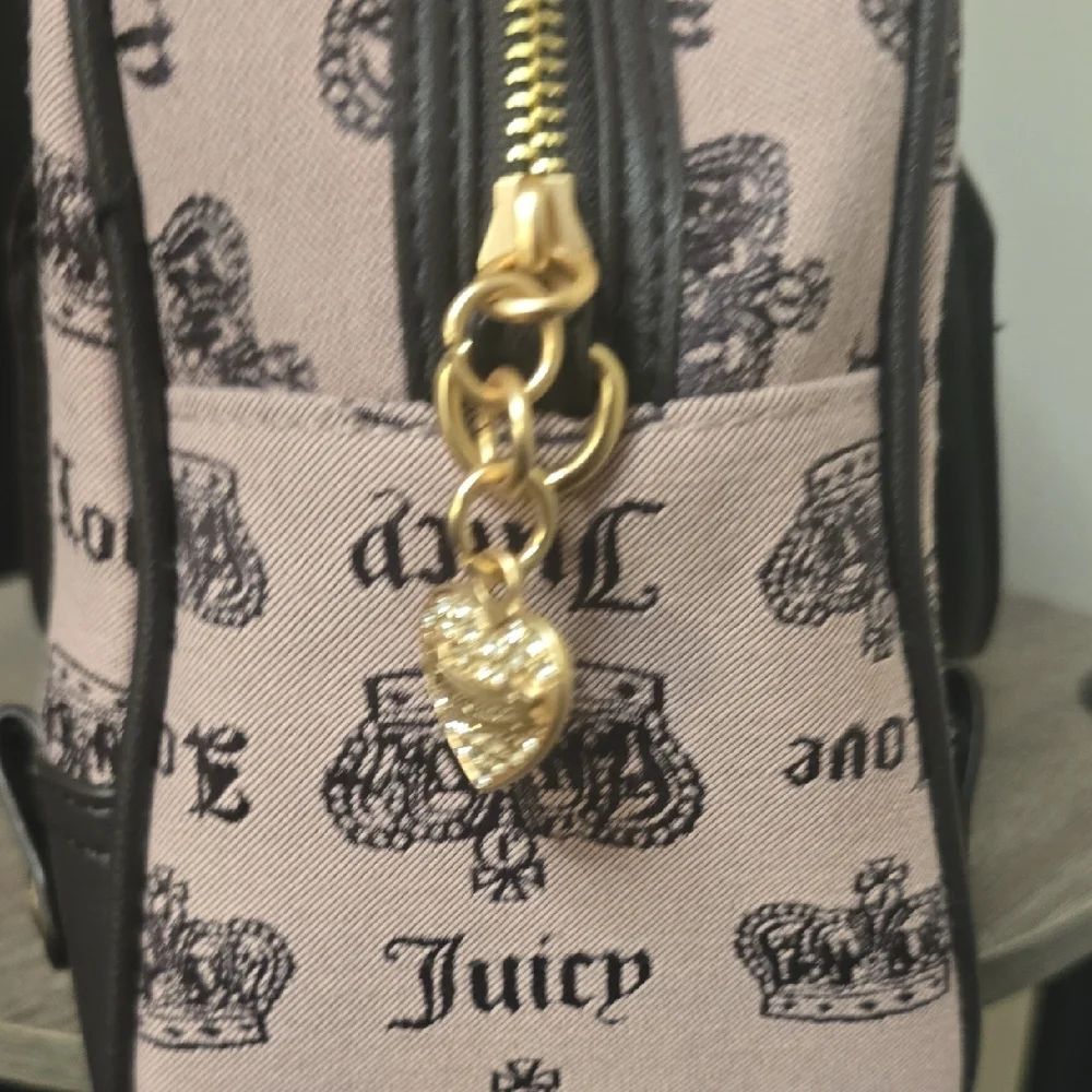 Juicy Couture Black and Pink Satchel with Gold Charm - Picture 5 of 8